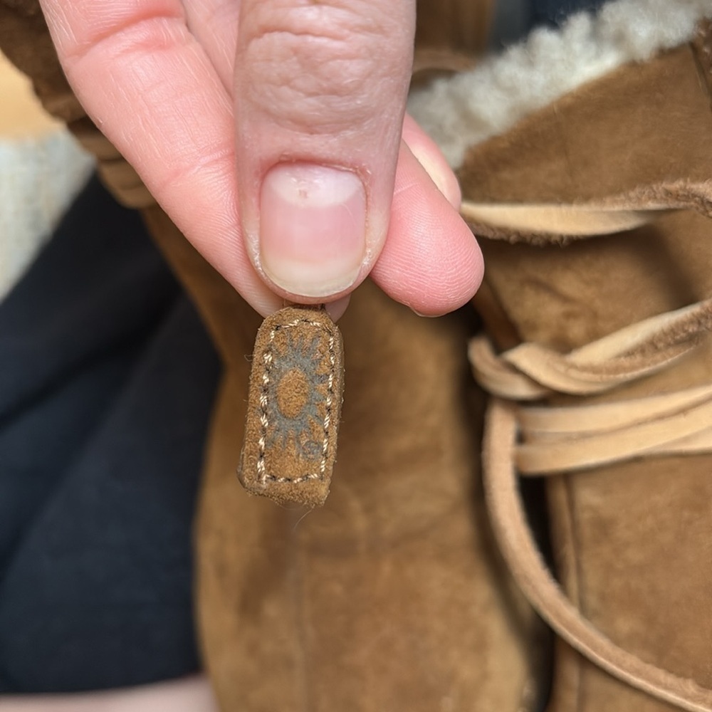 UGG AUSTRALIA “Gaviota” boots in tan - Picture 8 of 11